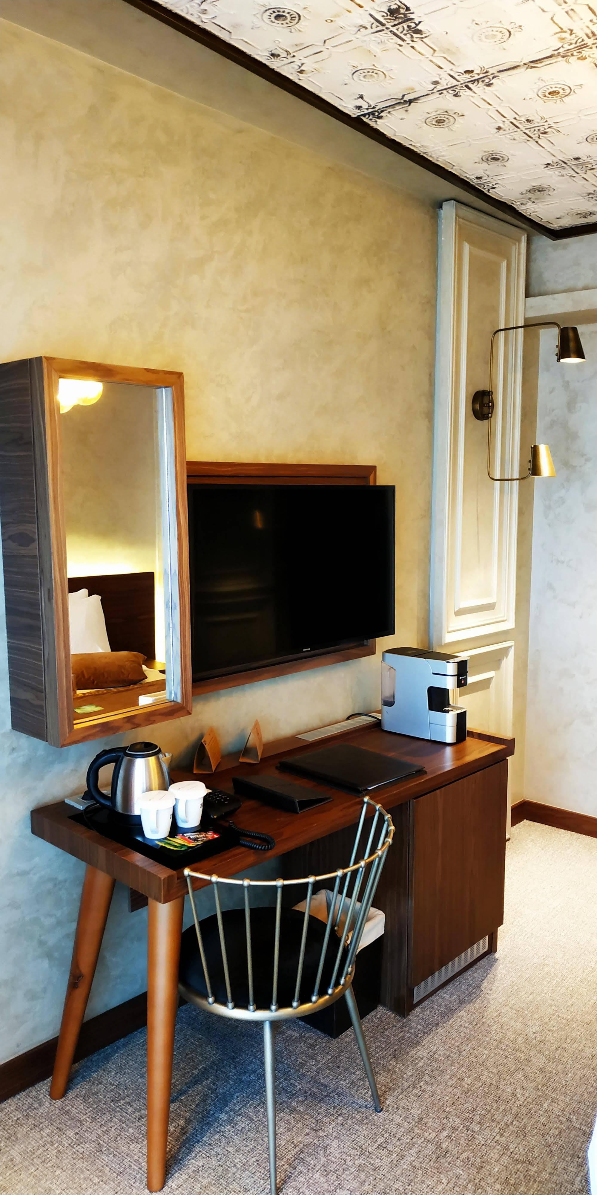Tonight Hotel Port Стамбул Экстерьер фото